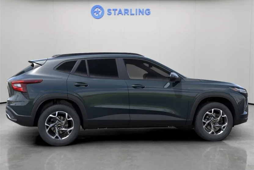2025 Chevrolet Trax LT photo 1
