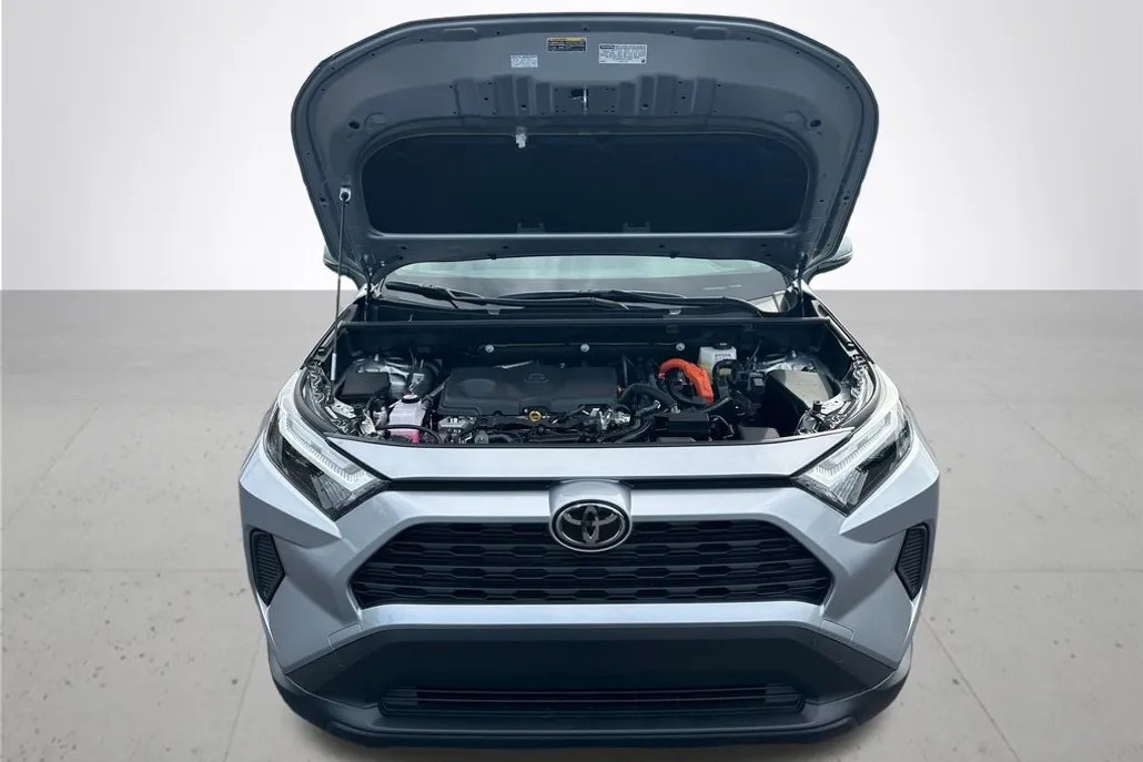 2025 Toyota RAV4 Hybrid XLE photo 1