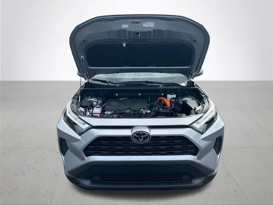 2025 Toyota RAV4 Hybrid XLE photo 1