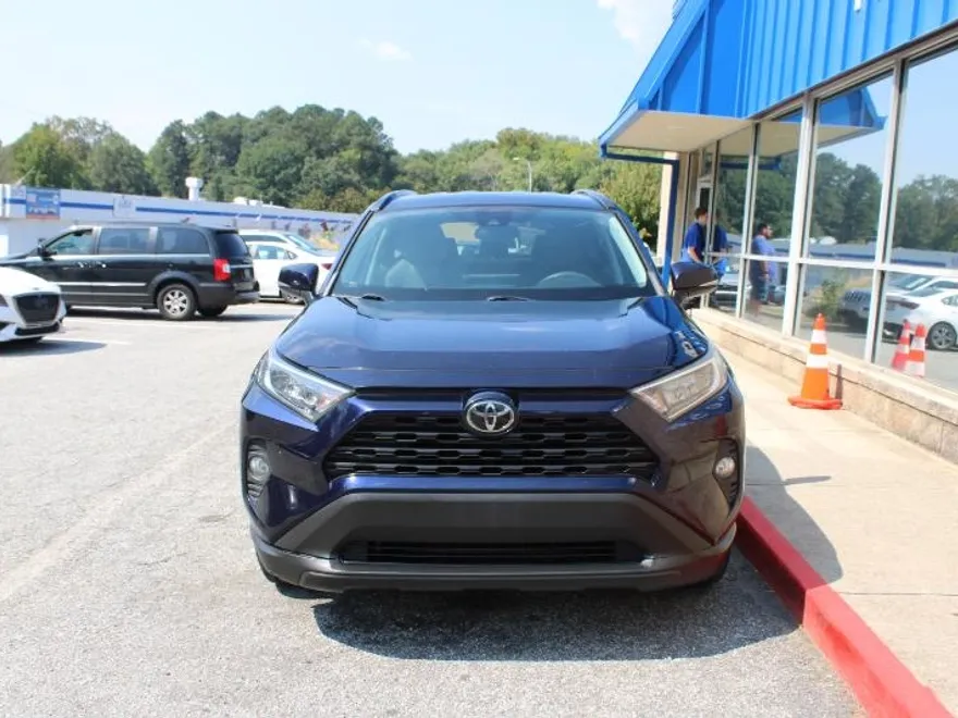 2021 Toyota RAV4 XLE photo 1