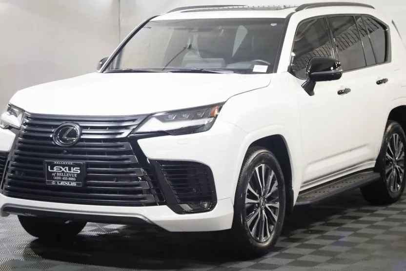 2022 Lexus LX 600 Premium photo 1