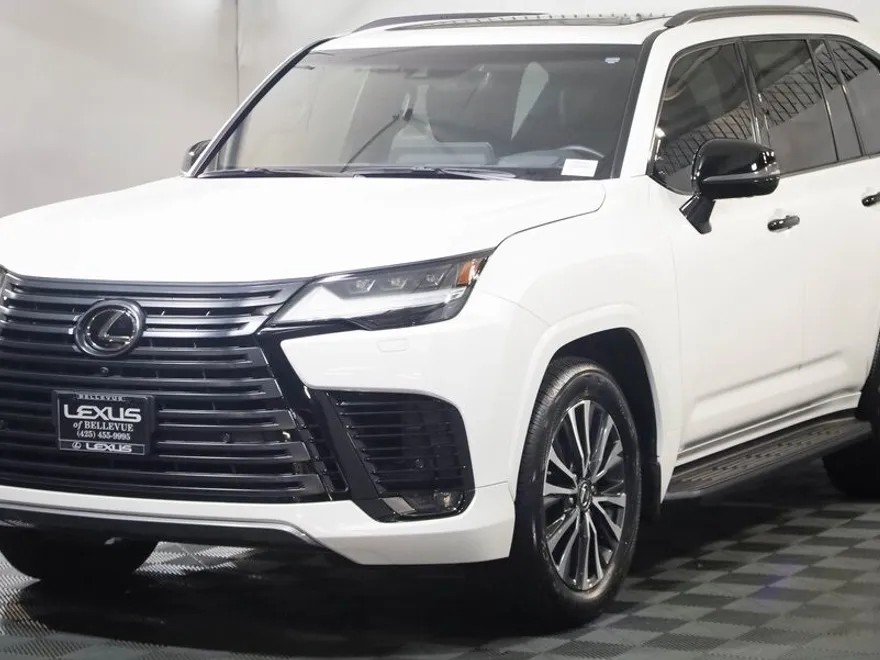 2022 Lexus LX 600 Premium photo 1