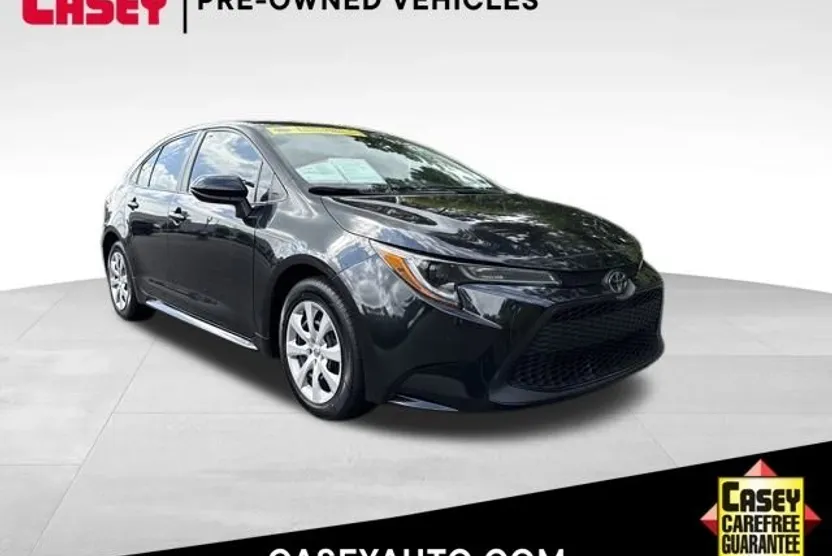 2021 Toyota Corolla LE photo 1