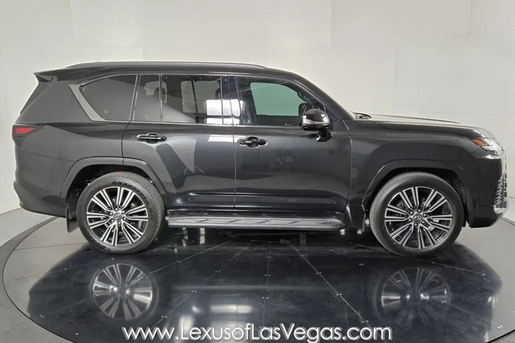 2025 Lexus LX Luxury photo 1