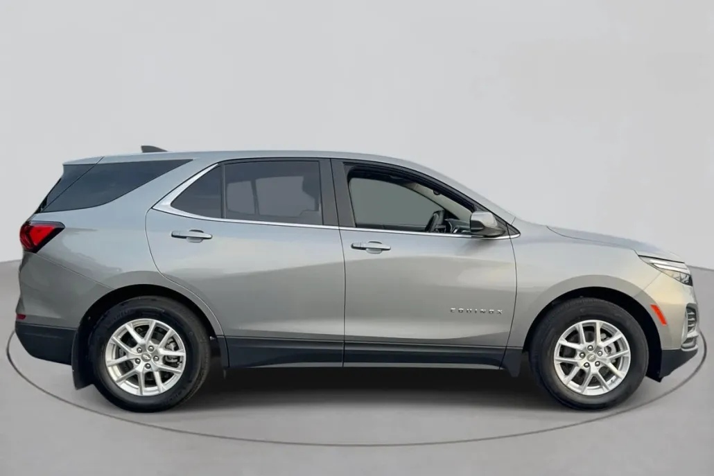 2023 Chevrolet Equinox LT photo 1