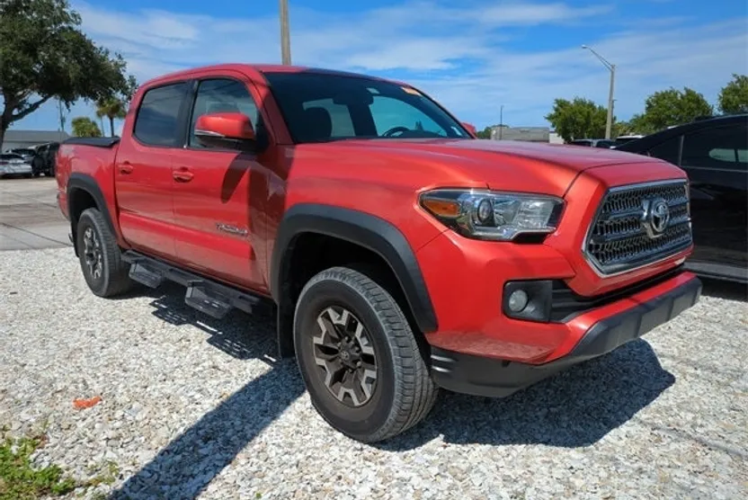 2016 Toyota Tacoma LE photo 1
