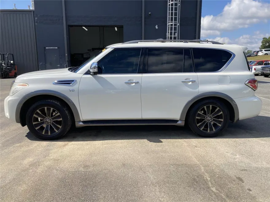 2017 Nissan Armada Platinum photo 1