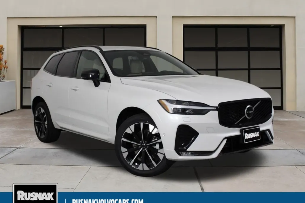 2026 Volvo XC60 B5 Plus photo 1