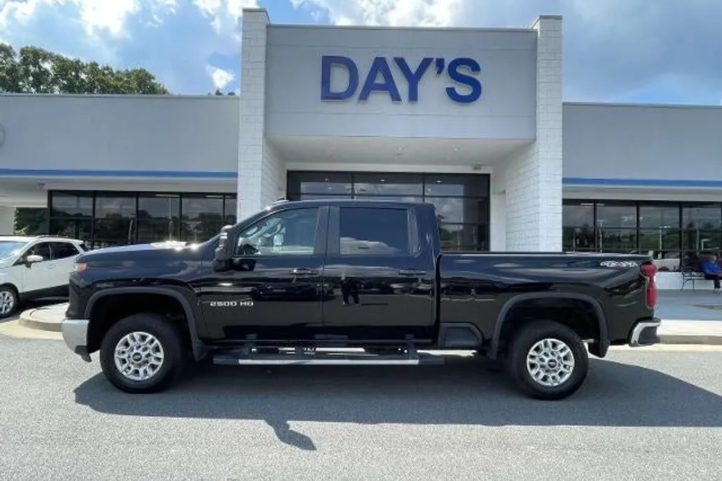 2024 Chevrolet Silverado 2500HD LT photo 1