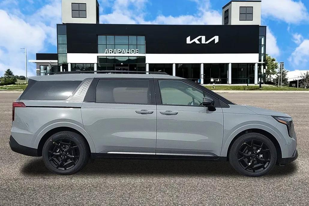 2025 Kia Carnival SX Prestige photo 1