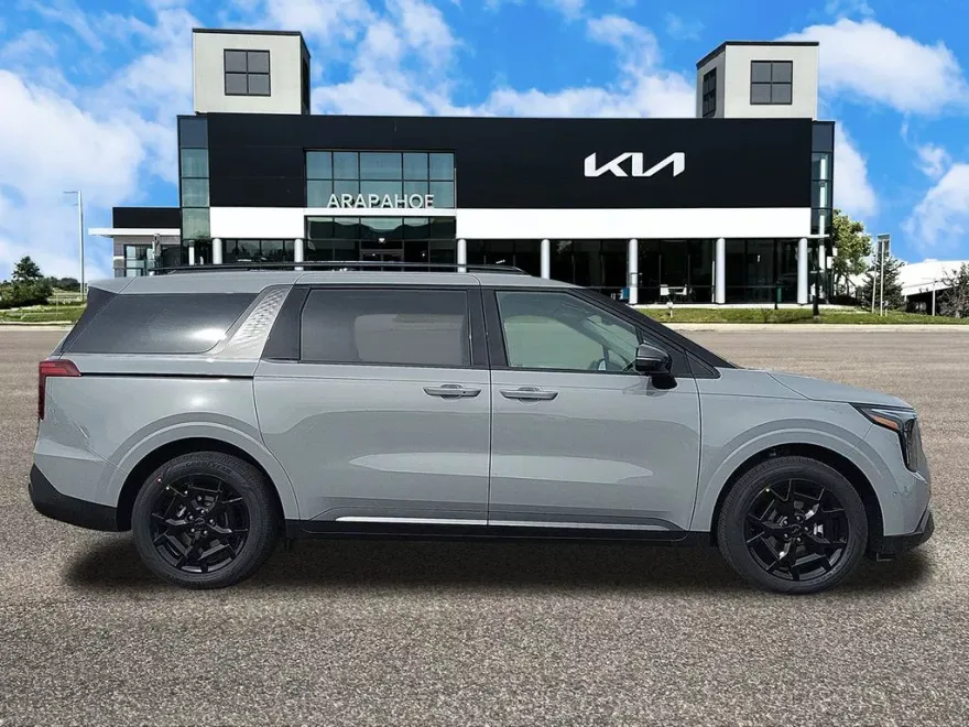 2025 Kia Carnival SX Prestige photo 1