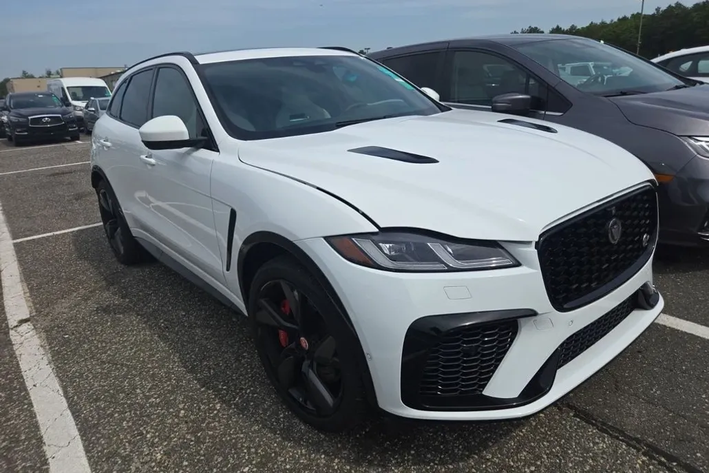 2022 Jaguar F-PACE SVR photo 1