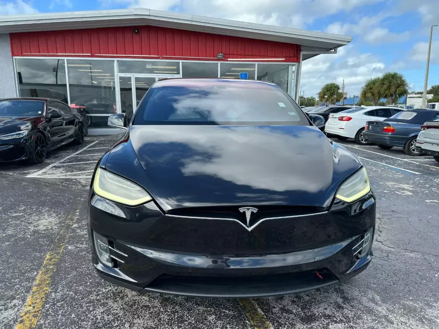 2016 Tesla Model X 90D photo 1