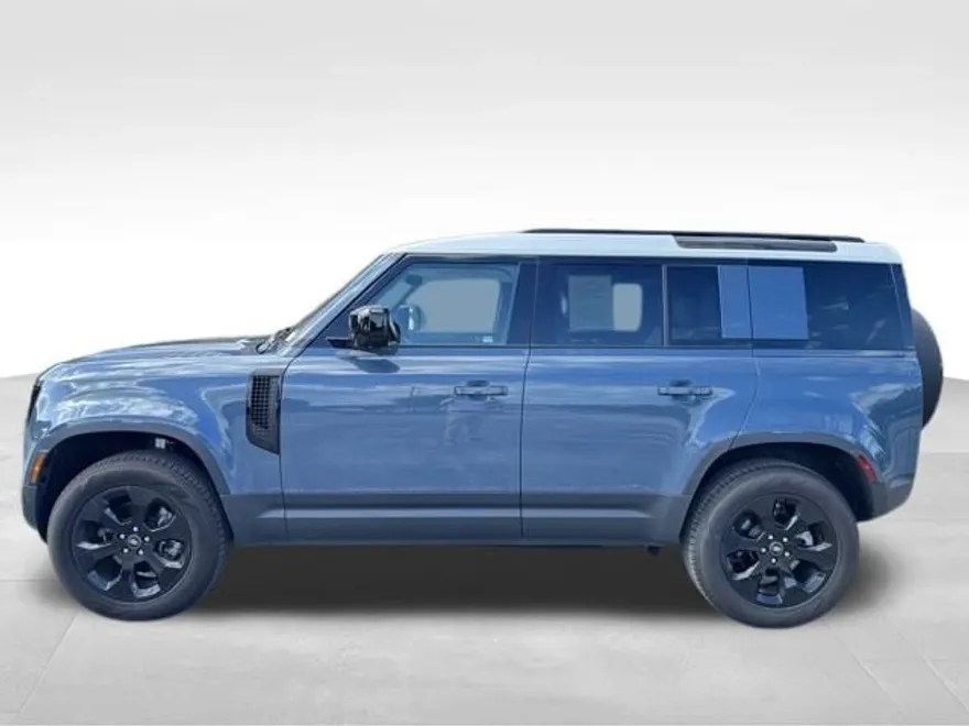 2025 Land Rover Defender 110 S photo 1