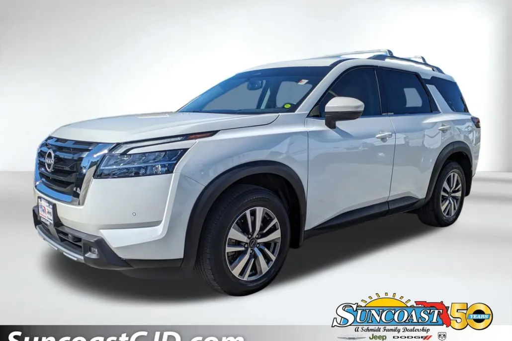 2022 Nissan Pathfinder SL photo 1