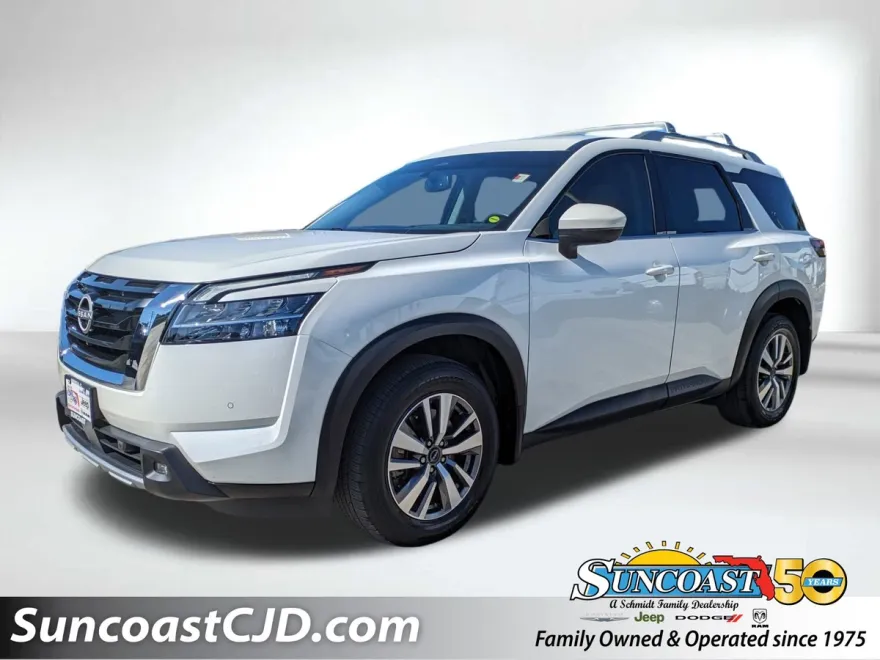 2022 Nissan Pathfinder SL photo 1