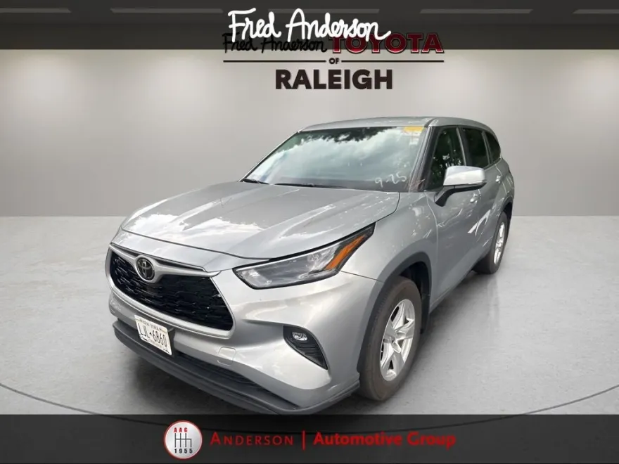2024 Toyota Highlander LE photo 1