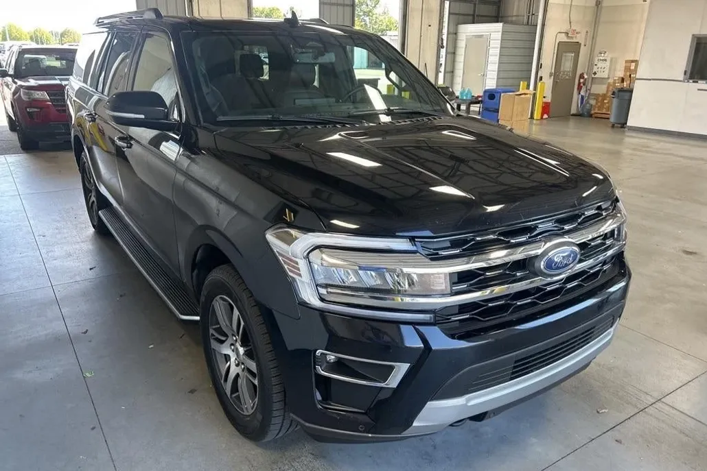 2023 Ford Expedition MAX Limited photo 1