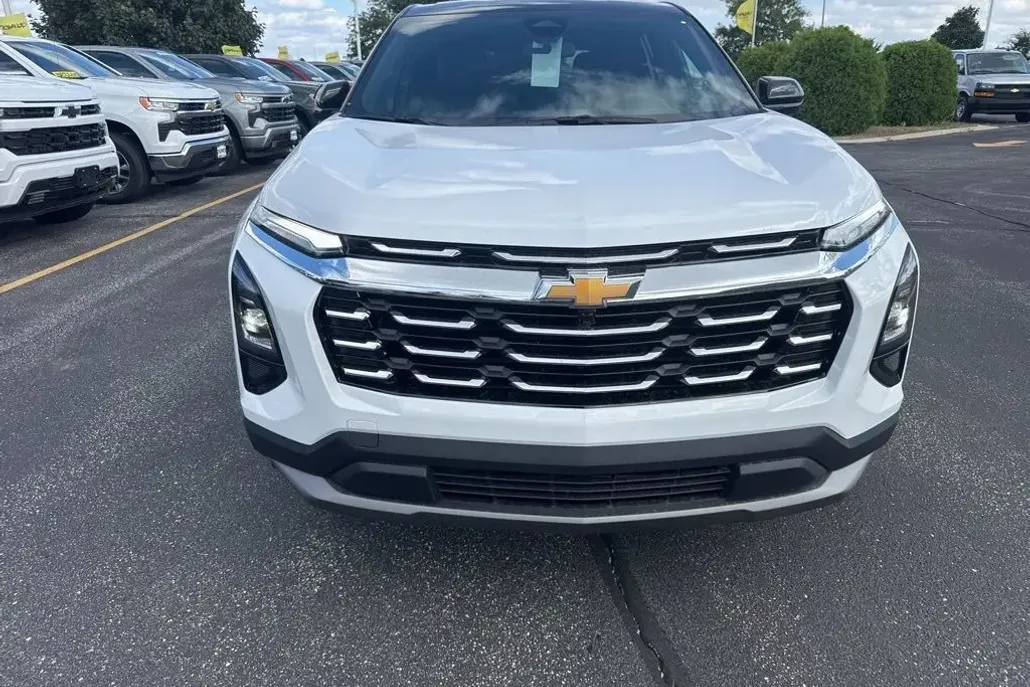 2026 Chevrolet Equinox LT photo 1