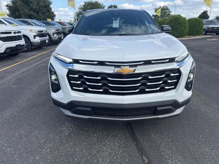 2026 Chevrolet Equinox LT photo 1