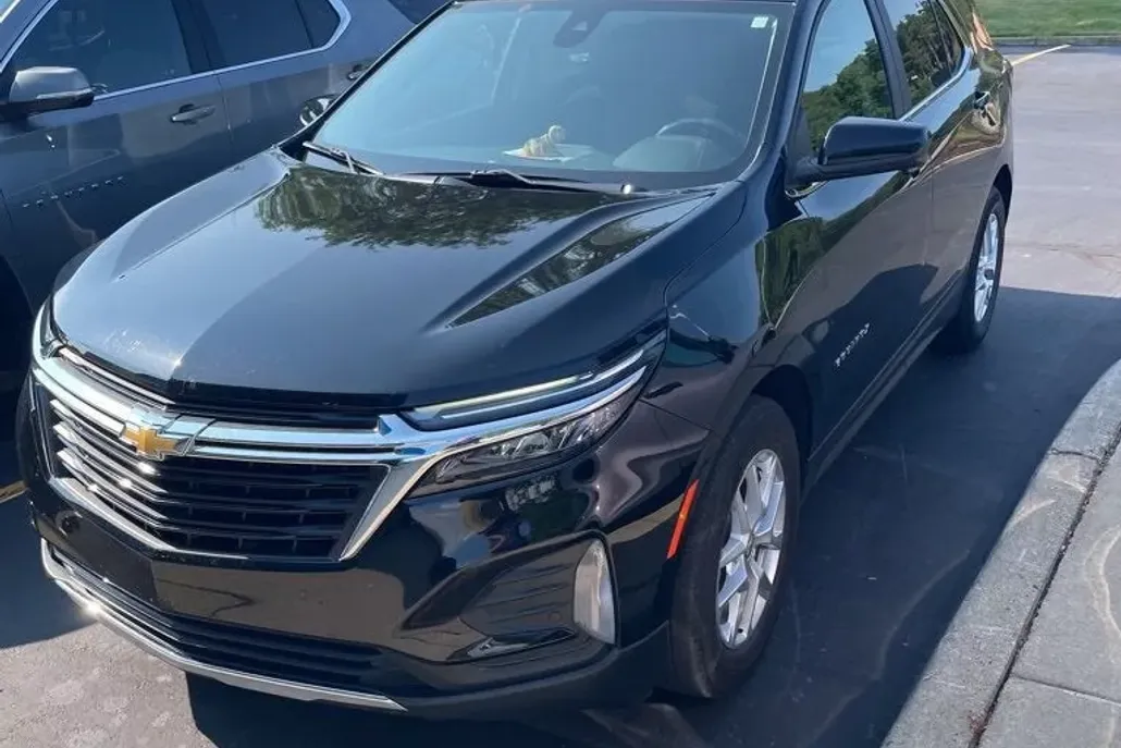 2022 Chevrolet Equinox LT photo 1