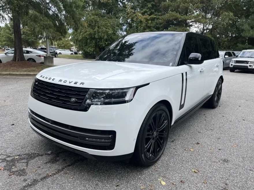 2025 Land Rover Range Rover SE photo 1
