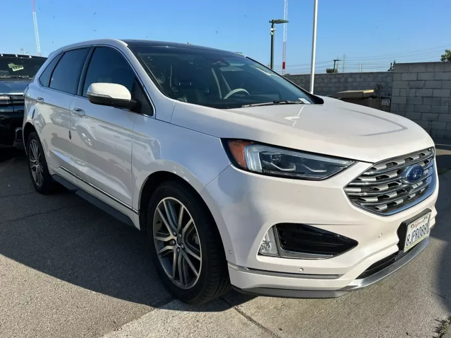 2019 Ford Edge Titanium photo 1