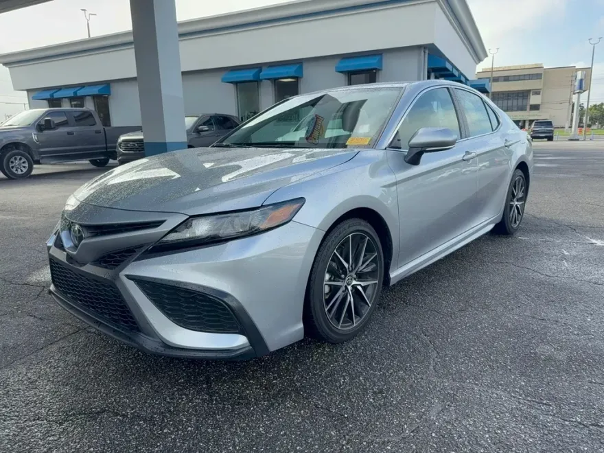 2024 Toyota Camry SE photo 1