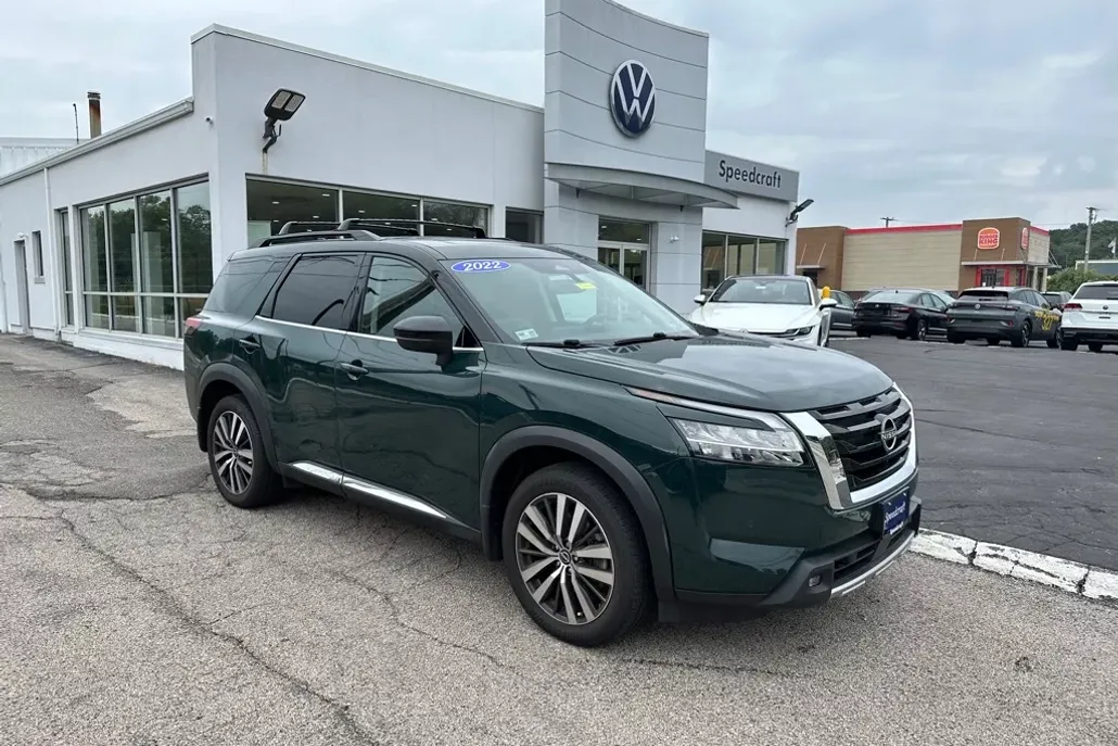 2022 Nissan Pathfinder Platinum photo 1