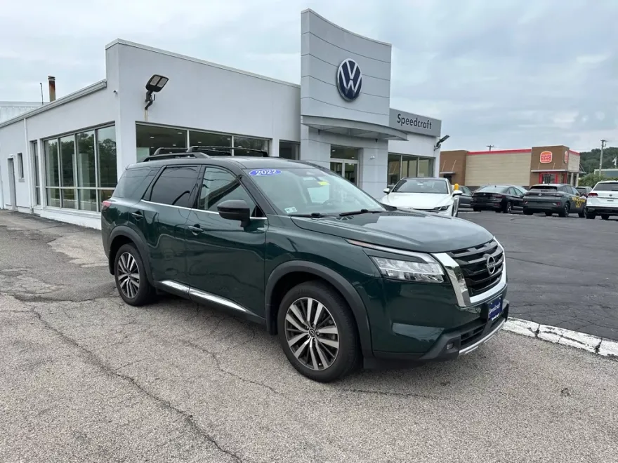 2022 Nissan Pathfinder Platinum photo 1