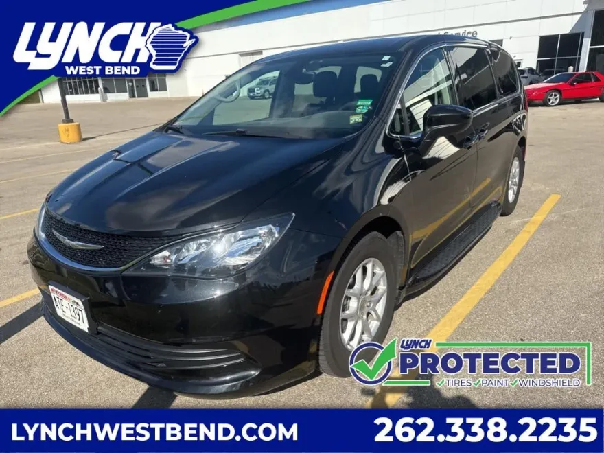 2017 Chrysler Pacifica Touring photo 1