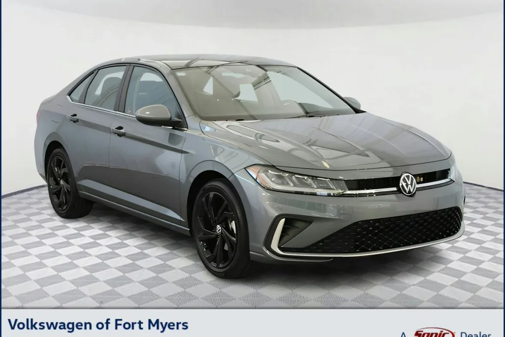 2025 Volkswagen Jetta SE photo 1