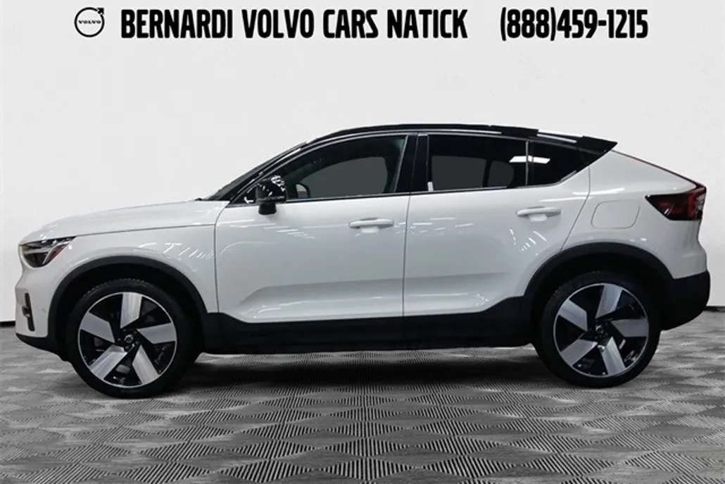 2022 Volvo C40 Recharge Ultimate photo 1