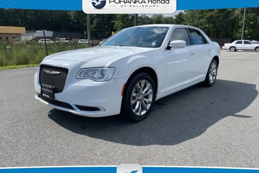 2022 Chrysler 300 Touring photo 1