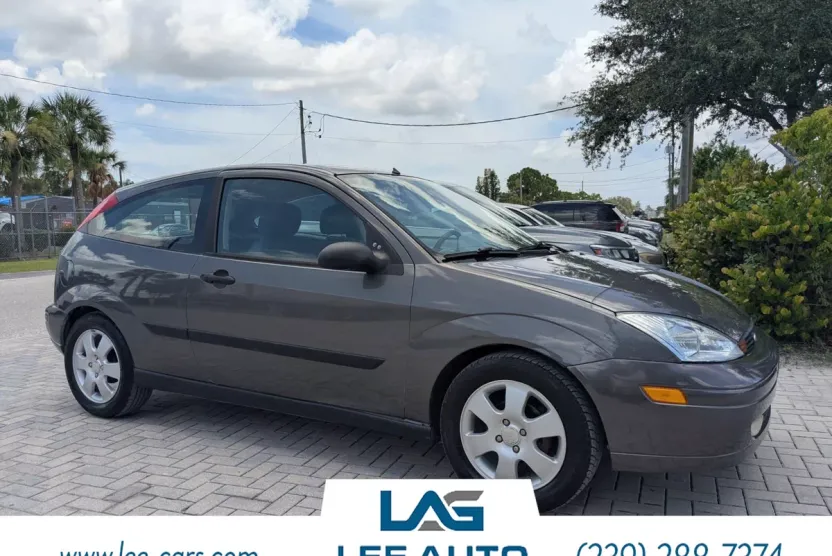 2002 Ford Focus ZX3 photo 1