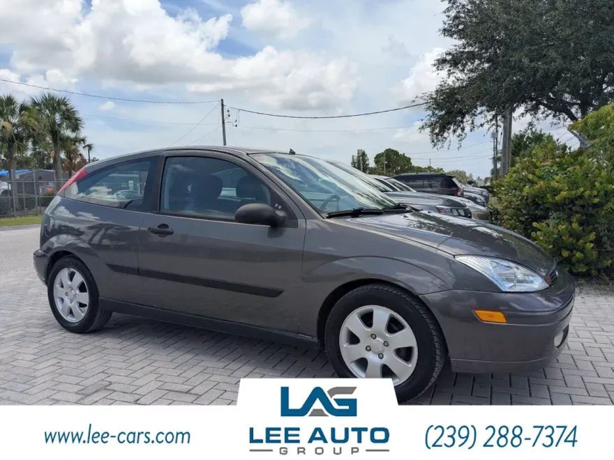 2002 Ford Focus ZX3 photo 1