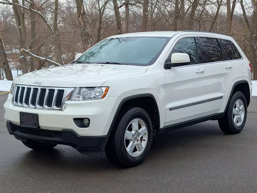 2012 Jeep Grand Cherokee Laredo photo 1