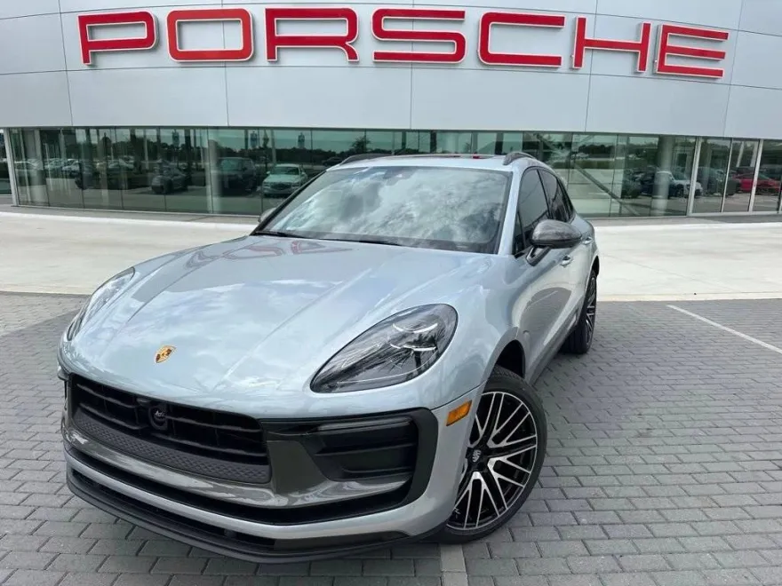 2025 Porsche Macan T photo 1