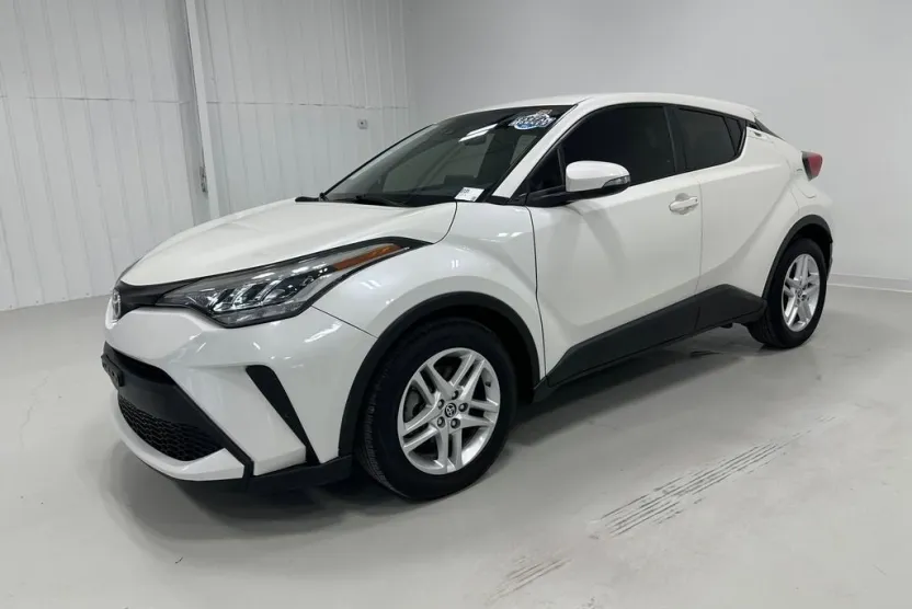 2021 Toyota C-HR LE photo 1