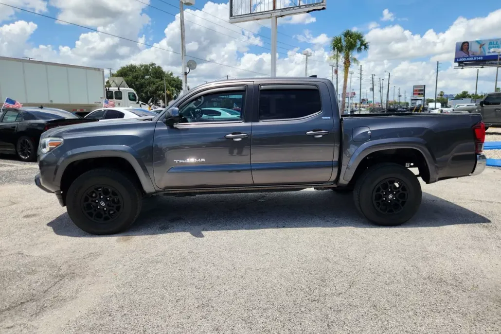 2021 Toyota Tacoma Double Cab SR5 photo 1