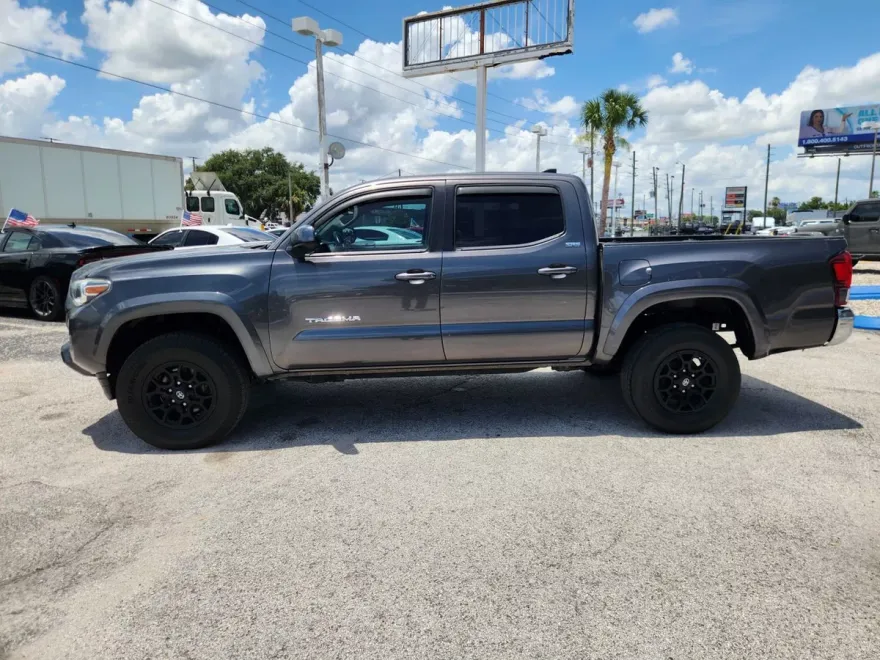 2021 Toyota Tacoma Double Cab SR5 photo 1
