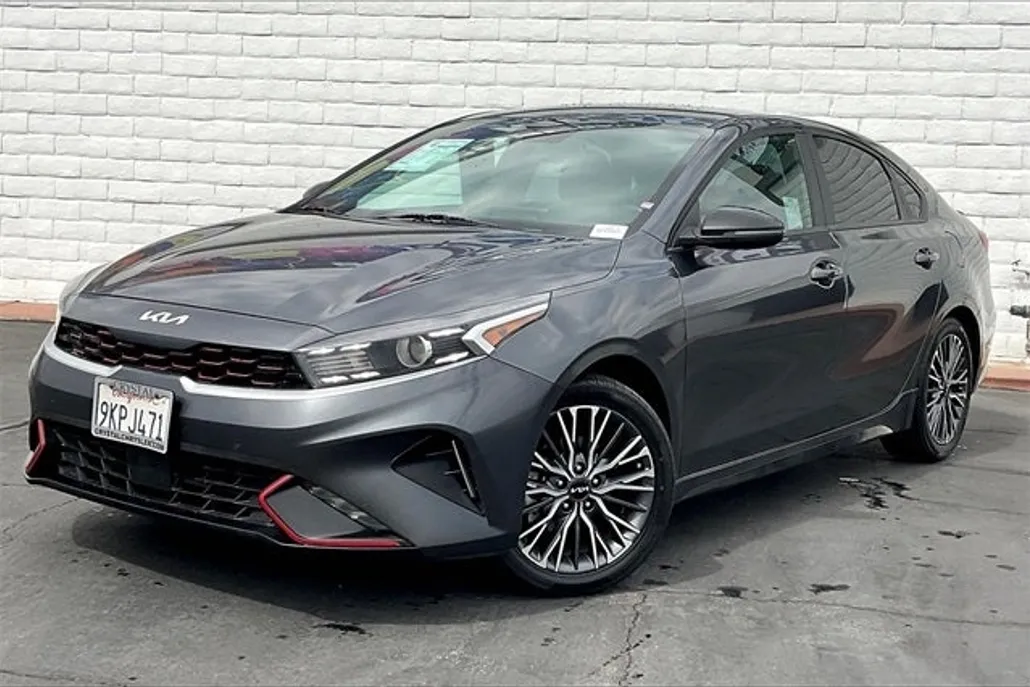 2024 Kia Forte GT-Line photo 1
