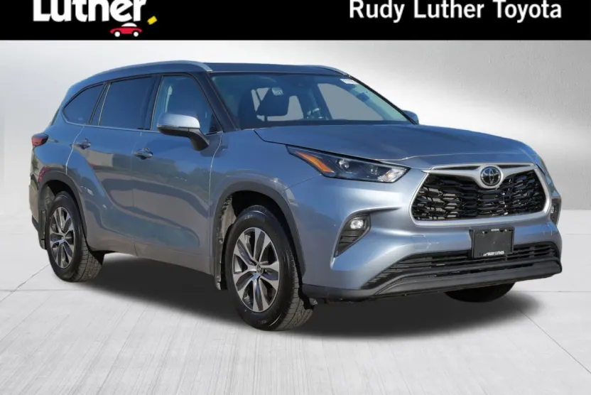 2022 Toyota Highlander XLE photo 1