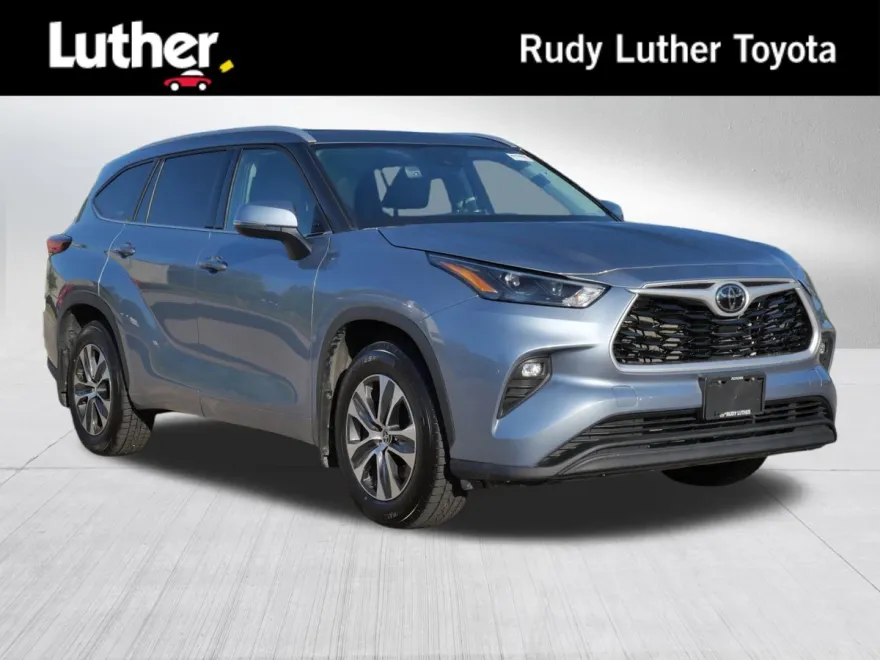 2022 Toyota Highlander XLE photo 1
