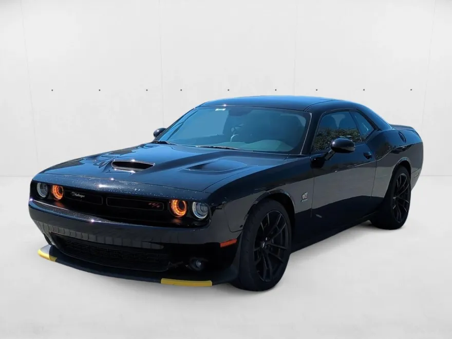 2023 Dodge Challenger R/T Scat Pack photo 1