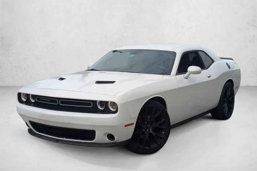 2019 Dodge Challenger SXT photo 1