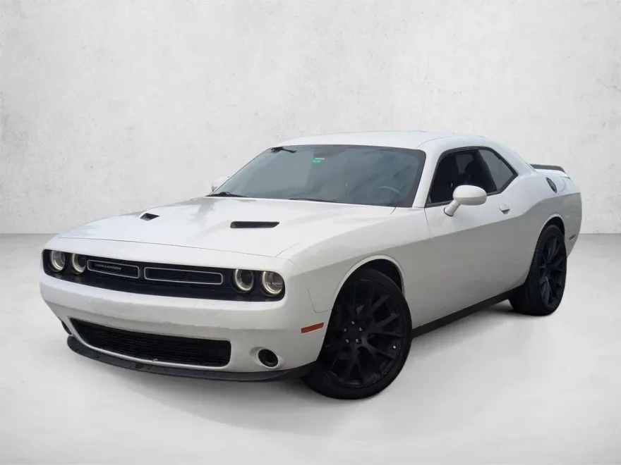 2019 Dodge Challenger SXT photo 1