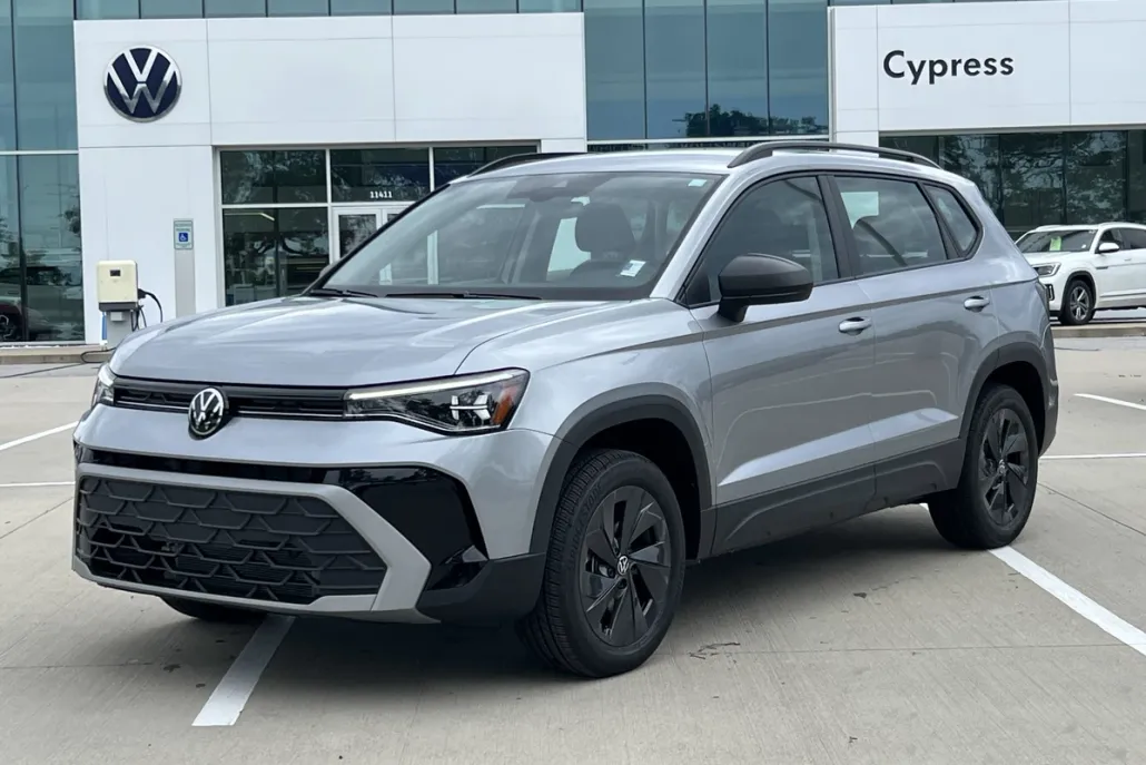 2025 Volkswagen Taos S photo 1
