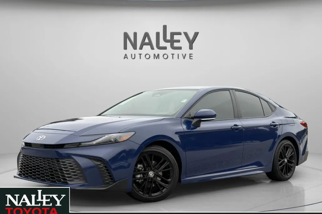2025 Toyota Camry SE photo 1