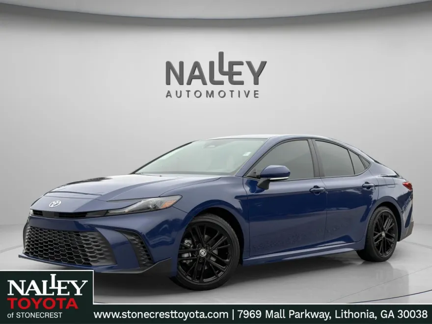 2025 Toyota Camry SE photo 1
